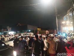 Pelayat Habib Ali bin Assegaf Berdatangan, Jalan Tebet Utara Dalam Ditutup
