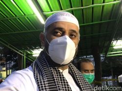 Syekh Ali Jaber Rela Berutang Demi Berangkatkan Haji Pemulung Syekh Ali Jaber Rela Berutang Demi Berangkatkan Haji Pemulung