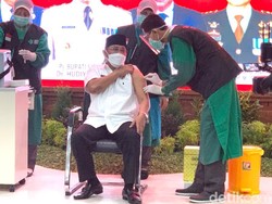 10 Pejabat dan Tokoh Masyarakat Awali Vaksinasi COVID-19 di Sidoarjo