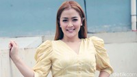 Ruben Onsu sampai Vicky Prasetyo Takziah ke Rumah Duka Ibu Vega Darwanti
