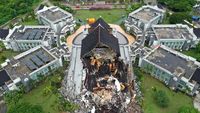 Terkini! Foto-foto Dampak Gempa Bumi di Mamuju