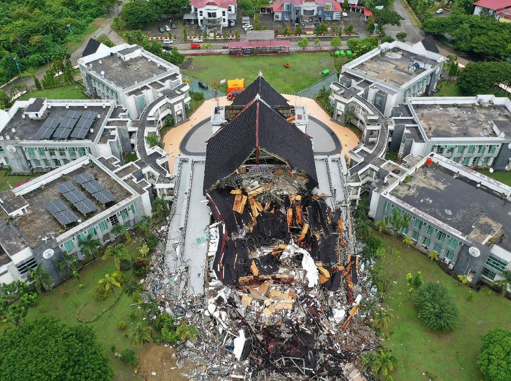Terkini! Foto-foto Dampak Gempa Bumi di Mamuju Terkini! Foto-foto Dampak Gempa Bumi di Mamuju