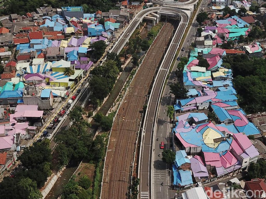 Pengecatan Atap Sekitar Flyover Tapal Kuda Dikritik, Ini Kata Pemkot Jaksel Pengecatan Atap Sekitar Flyover Tapal Kuda Dikritik, Ini Kata Pemkot Jaksel