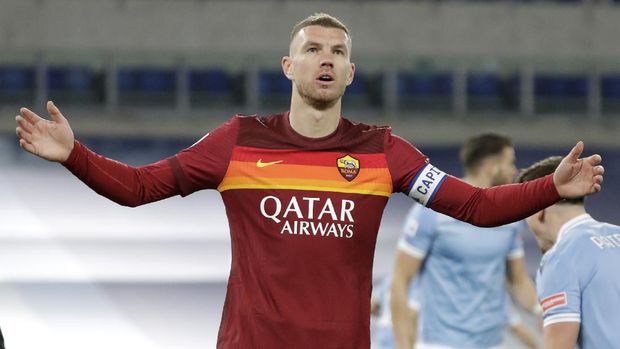 Italy Soccer Serie A Roma's Edin Dzeko after missing a chance during the Serie A soccer match between Lazio and Roma, at Rome's Olympic Stadium, Friday, Jan. 15, 2021. (AP Photo/Andrew Medichini)