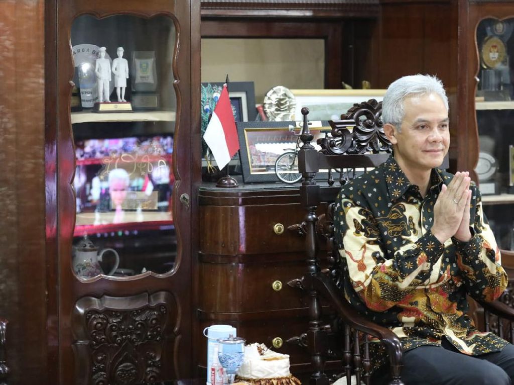 Pemprov Jateng Dua Kali Juara Inklusi Keuangan Nasional dari OJK Pemprov Jateng Dua Kali Juara Inklusi Keuangan Nasional dari OJK