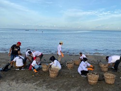 Bersih-bersih Pantai Padang, Gerindra Sumbar Punya Harapan Ini