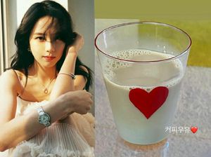 Wow! Jisoo BLACKPINK Pamer Minum Kopi Susu Pakai Gelas Rp 2,4 Juta