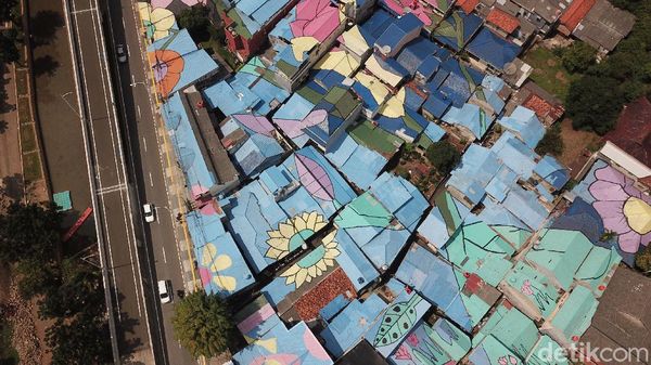 Kampung Warna-warni Ini Ada di Lenteng Agung Lho