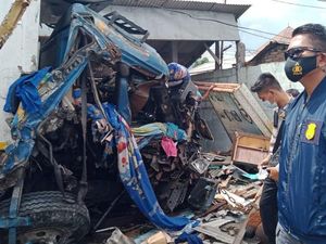 Polisi Ralat Kecelakaan Maut di Bawen: Truk Kontainer Vs Truk Sampah Polisi Ralat Kecelakaan Maut di Bawen: Truk Kontainer Vs Truk Sampah