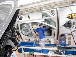 Kelangkaan Chip Semikonduktor Hambat Produksi Mobil Dunia