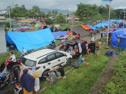 Antisipasi Pengungsi Gempa Sulbar Rebutan Logistik, Polisi Kawal Bantuan