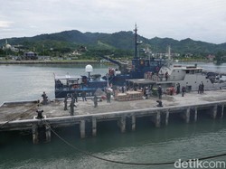 KRI Teluk Ende Tiba di Mamuju, Bawa Bantuan untuk Korban Gempa Sulbar