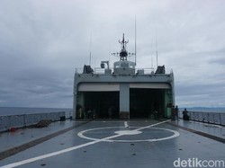 Usai 20 Jam Perjalanan, Bantuan yang Dibawa KRI Teluk Ende Tiba di Sulbar