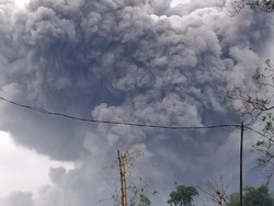 Gunung Semeru Luncurkan Awan Panas Sejauh 4,5 Km, Status Waspada
