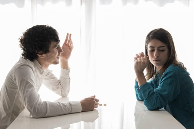 Sebisa mungkin kamu harus mendekati pasangan kamu untuk membicarakan masalah, menunjukkan hal-hal yang tidak berhasil dalam hubungan kalian.