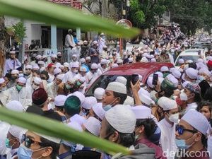 Momen Pelayat Membludak di Lokasi Pemakaman Habib Ali