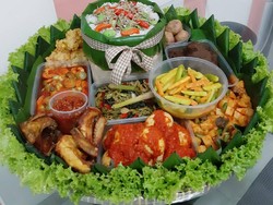 5 Paket Makanan Online Ini Cocok Buat Makan Bareng Keluarga