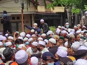 Ingin Masuk ke Permakaman, Para Pelayat Habib Ali Sempat Dorong-dorongan