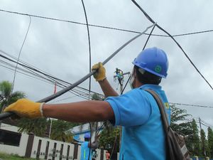 Akhirnya! Listrik di Banten Nyala 100% Usai Gempa M 6,7 Akhirnya! Listrik di Banten Nyala 100% Usai Gempa M 6,7