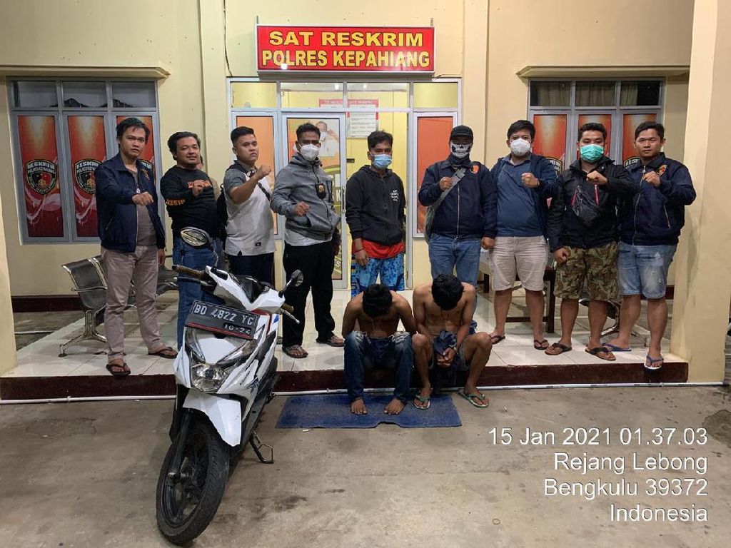 Polisi Tangkap 2 Pemerkosa Gadis di Bengkulu, Salah Satu Pelaku Usia 16 Tahun Polisi Tangkap 2 Pemerkosa Gadis di Bengkulu, Salah Satu Pelaku Usia 16 Tahun