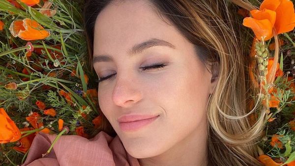 Potret Sarah Kohan, Istri Chicharito yang Suka Pamer Keseksian