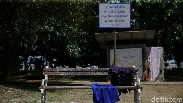 Taman Waduk Pluit Sudah Tak Terawat Didiamkan Pula