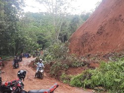 Kisah Sopir Ambulans ke Mamuju: Diadang Longsor-Hendak Dijarah Warga