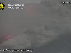 BPPTKG: Tinggi Kolom Erupsi Merapi Pagi Ini 500 Meter