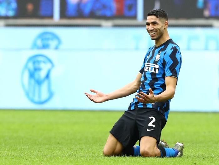 MILAN, ITALY - JANUARY 03: Achraf Hakimi of Inter Milan celebrates after scoring their sides sixth goal during the Serie A match between FC Internazionale and FC Crotone at Stadio Giuseppe Meazza on January 03, 2021 in Milan, Italy. Sporting stadiums around Italy remain under strict restrictions due to the Coronavirus Pandemic as Government social distancing laws prohibit fans inside venues resulting in games being played behind closed doors. (Photo by Marco Luzzani/Getty Images)