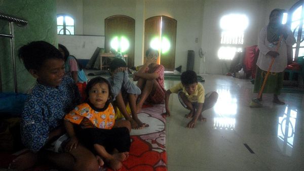 Banjir Rendam Manado, Warga Mengungsi di Masjid