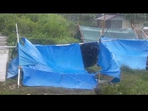 Hujan Disertai Angin Kecang Guyur Majene, Tenda Pengungsi Gempa Sulbar Rusak