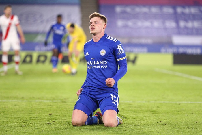 LEICESTER, ENGLAND - JANUARY 16: Harvey Barnes of Leicester City celebrates after scoring their teams second goal during the Premier League match between Leicester City and Southampton at The King Power Stadium on January 16, 2021 in Leicester, England. Sporting stadiums around England remain under strict restrictions due to the Coronavirus Pandemic as Government social distancing laws prohibit fans inside venues resulting in games being played behind closed doors. (Photo by Alex Pantling/Getty Images)