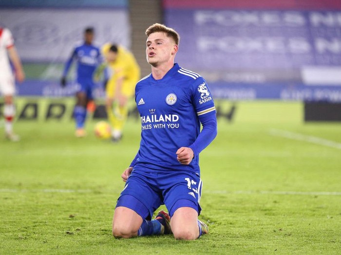LEICESTER, ENGLAND - JANUARY 16: Harvey Barnes of Leicester City celebrates after scoring their team's second goal during the Premier League match between Leicester City and Southampton at The King Power Stadium on January 16, 2021 in Leicester, England. Sporting stadiums around England remain under strict restrictions due to the Coronavirus Pandemic as Government social distancing laws prohibit fans inside venues resulting in games being played behind closed doors. (Photo by Alex Pantling/Getty Images)