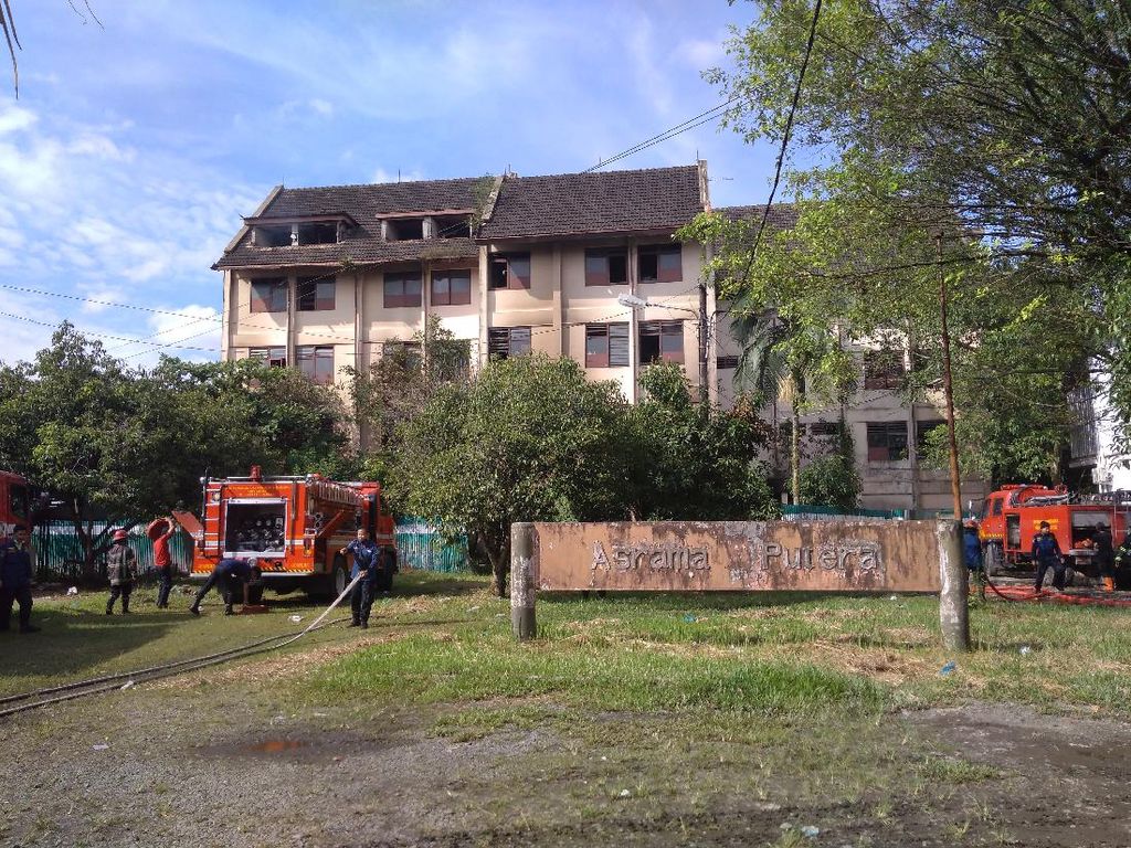 Asrama Putra USU Kebakaran, 20% Gedung Hangus Asrama Putra USU Kebakaran, 20% Gedung Hangus