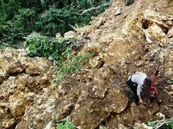 Brimob Polda Sulsel Cari 1 Korban Tertimbun Longsor Akibat Gempa Majene