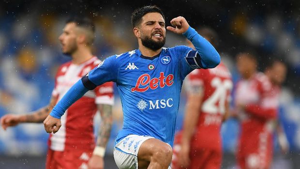 NAPLES, ITALY - JANUARY 17: Lorenzo Insigne of S.S.C. Napoli celebrates after scoring their team's fifth goal during the Serie A match between SSC Napoli and ACF Fiorentina at Stadio Diego Armando Maradona on January 17, 2021 in Naples, Italy. Sporting stadiums around Italy remain under strict restrictions due to the Coronavirus Pandemic as Government social distancing laws prohibit fans inside venues resulting in games being played behind closed doors. (Photo by Francesco Pecoraro/Getty Images)