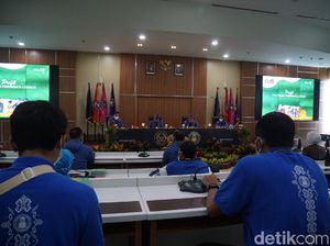 Sandiaga: Mahasiswa Poltekpar, Sprei Itu Jangan Cokelat Tapi Putih