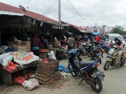 Jenderal TNI Ceramahi Pedagang Pasar dan Warga Tak Bermasker
