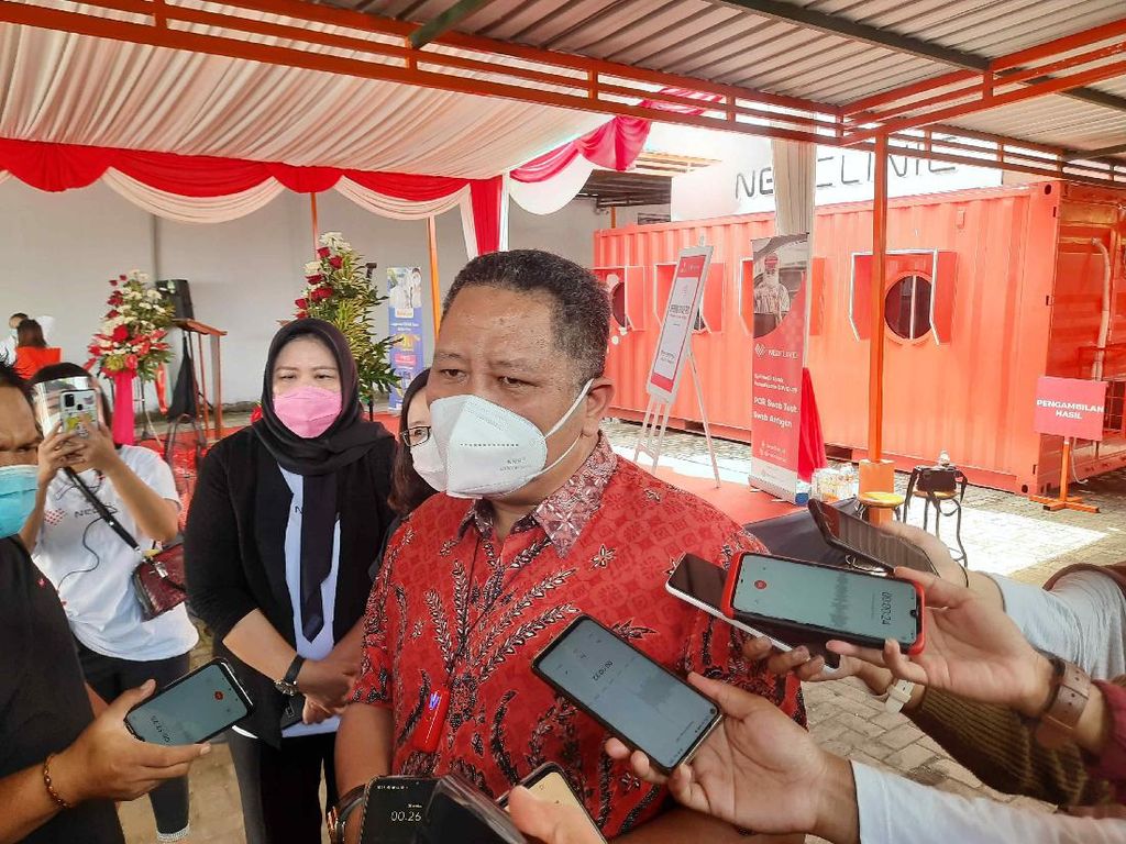 Tracing di Surabaya Kurang, Plt Walkot Harap Swab Drive-thru Bantu Tingkatkan Tracing di Surabaya Kurang, Plt Walkot Harap Swab Drive-thru Bantu Tingkatkan