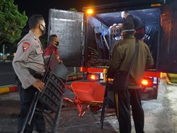 Semeru Semburkan Awan Panas, 300 Brimob Jatim Diterjunkan