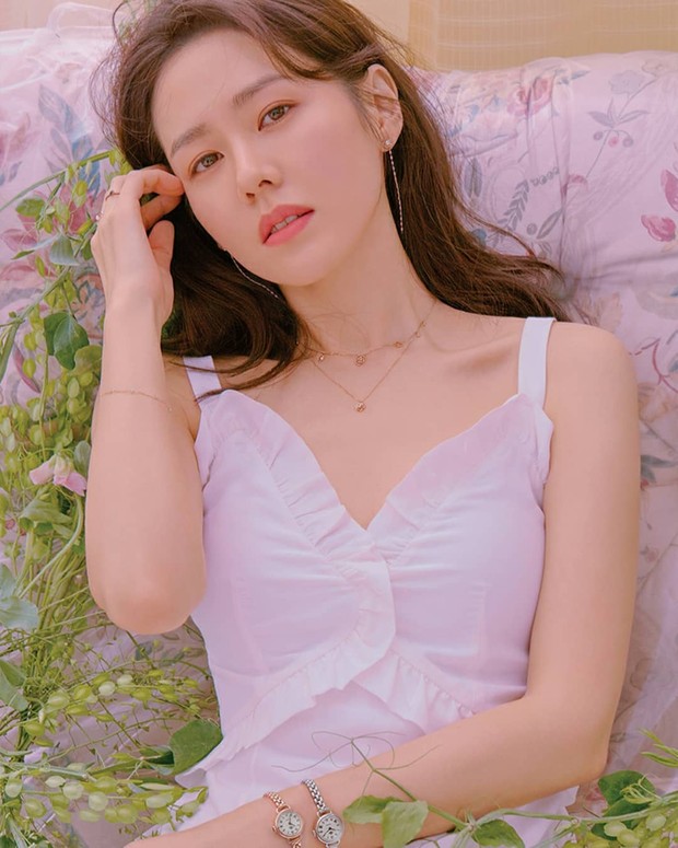 Potret Nation's First Love/sumber: www.instagram.com/sonyejinonly/ Potret Son Ye Jin mendapatkan julukan cinta pertama bangsa.