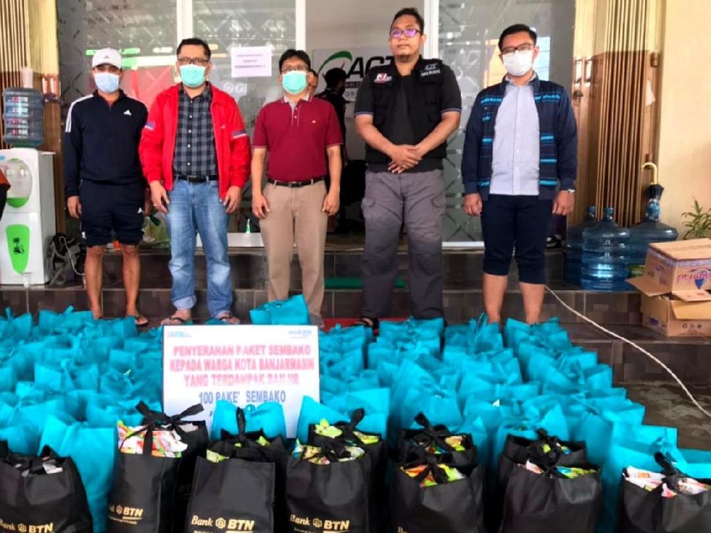 Terjun Langsung Bantu Korban Banjir Terjun Langsung Bantu Korban Banjir