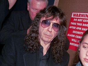 Produser Rekaman dan Terdakwa Pembunuhan Phil Spector Meninggal Dunia