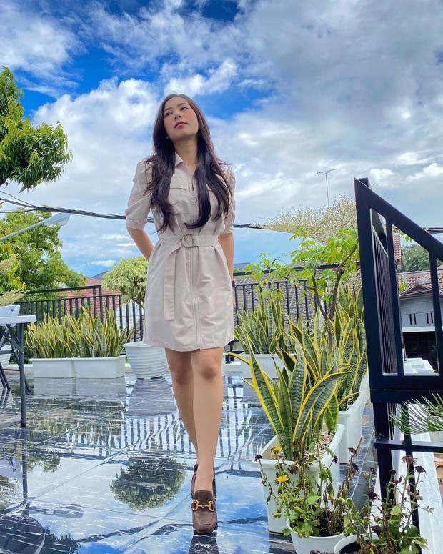 Abel Cantika pakai mini dress polos/instagram.com/abellyc
