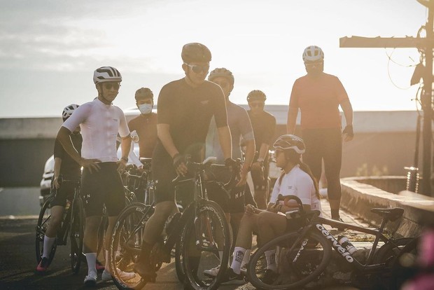 Anya Mengikuti Komunitas Sepeda/Instagram @anyageraldine Anya Mengikuti Komunitas Sepeda