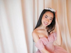 10 Potret Audrey Bianca, Model yang Viral karena Baru Belajar Potong Kuku Kaki 10 Potret Audrey Bianca, Model yang Viral karena Baru Belajar Potong Kuku Kaki
