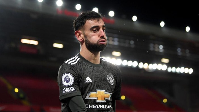 LIVERPOOL, ENGLAND - JANUARY 17: Bruno Fernandes of Manchester United reacts after a near miss during the Premier League match between Liverpool and Manchester United at Anfield on January 17, 2021 in Liverpool, England. Sporting stadiums around England remain under strict restrictions due to the Coronavirus Pandemic as Government social distancing laws prohibit fans inside venues resulting in games being played behind closed doors. (Photo by Michael Regan/Getty Images)