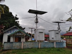 Bukan dari PLN, Kampung Papua Ini Pakai Listrik Tenaga Surya dan Sagu
