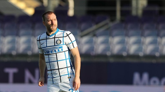 FLORENCE, ITALY - JANUARY 13: Christian Eriksen of FC Internazionale in action during the Coppa Italia match between ACF Fiorentina and FC Internazionale at Artemio Franchi on January 13, 2021 in Florence, Italy. Sporting stadiums around Italy remain under strict restrictions due to the Coronavirus Pandemic as Government social distancing laws prohibit fans inside venues resulting in games being played behind closed doors.  (Photo by Gabriele Maltinti/Getty Images)