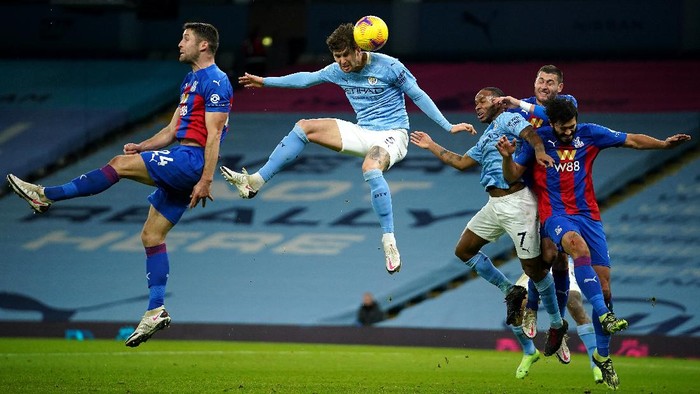 MANCHESTER, ENGLAND - JANUARY 17: John Stones of Manchester City scores their sides first goal during the Premier League match between Manchester City and Crystal Palace at Etihad Stadium on January 17, 2021 in Manchester, England. Sporting stadiums around England remain under strict restrictions due to the Coronavirus Pandemic as Government social distancing laws prohibit fans inside venues resulting in games being played behind closed doors. (Photo by Dave Thompson - Pool/Getty Images)